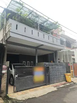 Dijual Rumah Bagus 2 Lt di Perum. Puri Gading. Jatiwarna. Bekasi