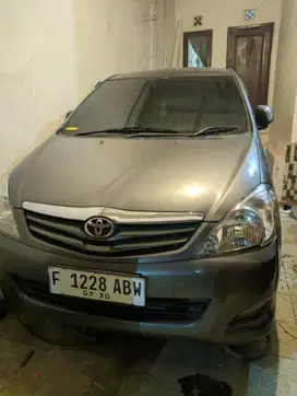 Toyota Kijang Innova 2009 Bensin