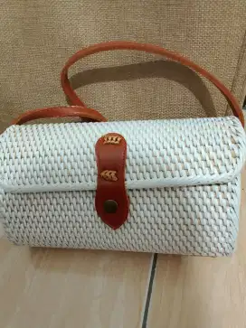 Tas putih etnik