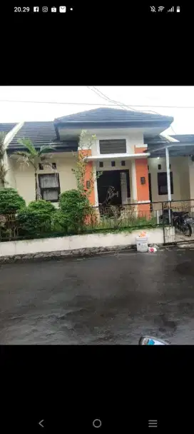 Disewakan Rumah di Kharisma Residence sangat strategis di pusat kota.