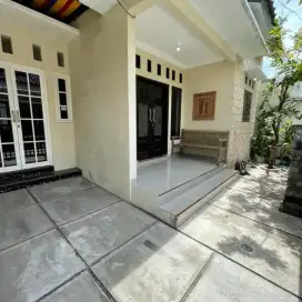 Disewakan rumah lengkap beserta perabotan rumah tangga