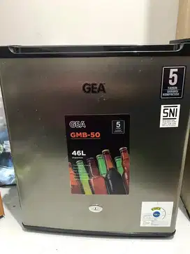 Kulkas mini merek GEA