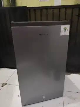 KULKAS MINI HISENSE 100LTR LIKE NEW