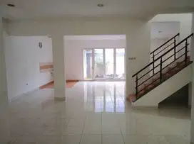 Dijual Rumah Luas Rapi Delatinos BSD 2 Lantai