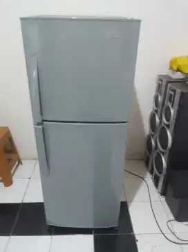 Kulkas 2 pintu merk LG mesin di jamin orsinil