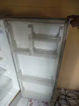 Kulkas satu pintu beku dingin normal merk politron