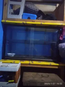 ETALASE UKURAN PANJANG 1M 12CM DAN TINGGI 75CM.