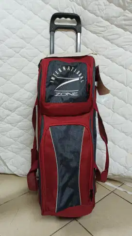 Dijual cepat bola bowling 2 bh + Tas bowling 
Second seperti baru