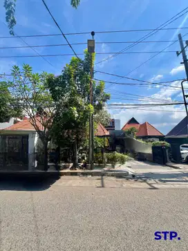 Rumah usaha bergaya colonial di Jalan Trunojoyo