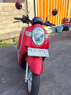 Scoopy 2019 warna merah dof