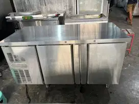 Undercounter chiller gea 2 pintu mesin ori mulus 
Uk 150x70x83
