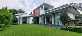 Dijual Rumah Cantik Konsep Villa di Rancamaya Kota Bogor