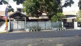 Ry Ketintang dekat A Yani Semi Furnish Strategis Siap Huni