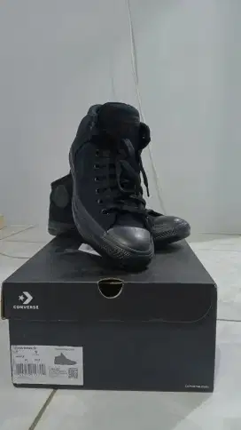 Sepatu Converse Full black size 40