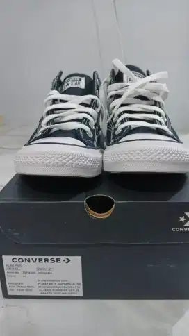 Sepatu Converse Black White size 41