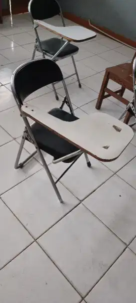 Bangku kampus lipat