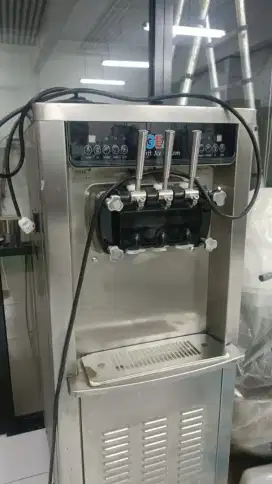 Mesin es krim besar