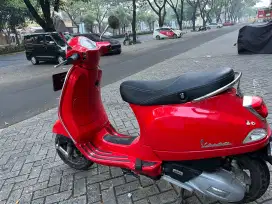 Dijual vespa lx 125 i-get 2023 warna merah, pembelian dith 2024