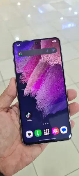 Samsung S21Fe layar kinclong