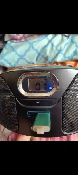 Dijual CD MP3 USB Radiio merk ternama Philips.