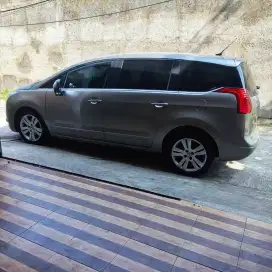 Peugeot 5008 tahun 2010, AT mulus 7seater plat D