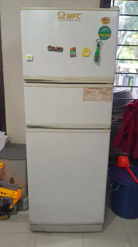 Kulkas 3 pintu LG