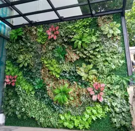 Dekorasi Vertical Garden Sintetis Untuk Caffe Dan Taman Tanpa Perawata
