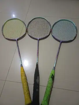 Raket badminton lining