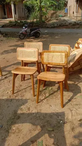 Kursi cafe, kursi cafe rotan, kursi cafe jati, kursi cafe unik