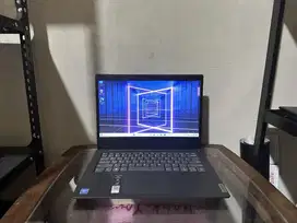 Laptop Lenovo Slim no lelet