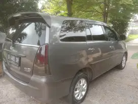 Toyota Kijang Innova 2011 Bensin