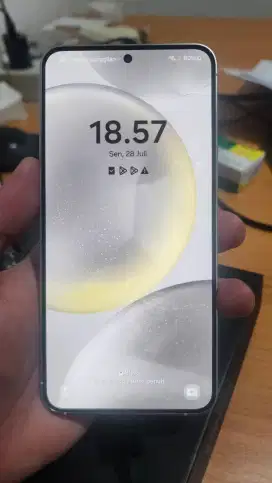 Samsung S24 8/256 pemakaian baru 2 minggu