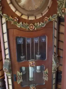 Jam dinding kayu jati nyala
