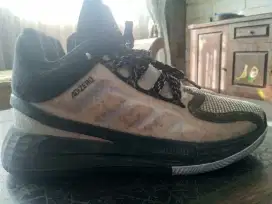 Sepatu Basket Adidas Derrick Rose
