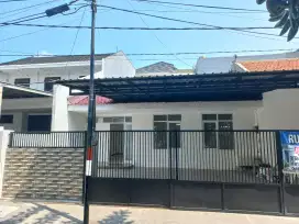Dijual rumah 1 lt depan taman