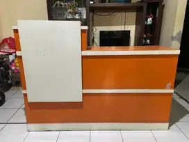 Meja Kasir Bekas seperti baru