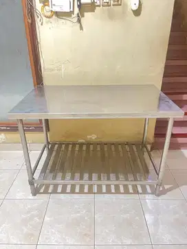 Meja stainless bahan tebal, berat