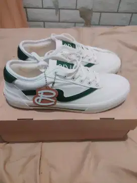 Sepatu Patrobas new ivan court green