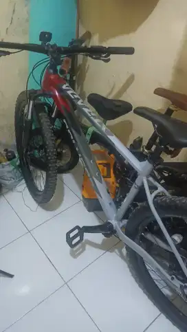 Sepeda Polygon xtrada 5 likenew seperti baru