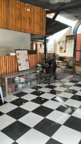 Disewakan tempat kuliner , juga depo air