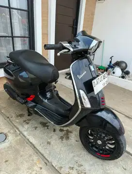 VESPA SPRINT BLACK I-GET 150 ABS