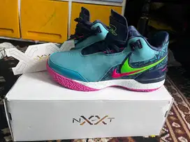 SEPATU BASKET LEBRON NXXT