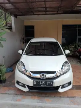 Mobilio 1,5 MT Putih.  BU