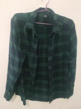 UNICLO FLANEL biru dongker dan hijau