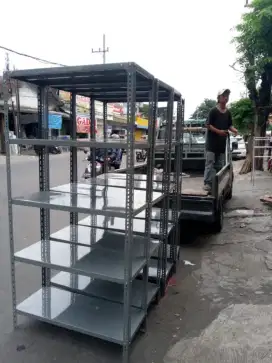 Rak besi siku lubang
