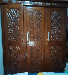 Lemari Baju Jati