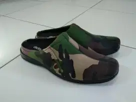 Bustong Army Pria