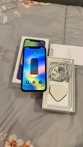 Dijual Iphone X silver 256GB Mulus Lengkap Terdaftar