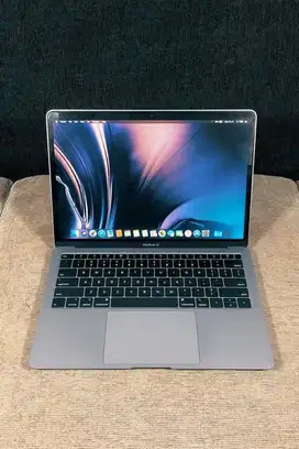 Macbook air retina 2019 core i5 8/128GB like new