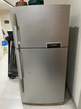 Kulkas LG 2 Pintu Ukuran Besar Very Good Condition
